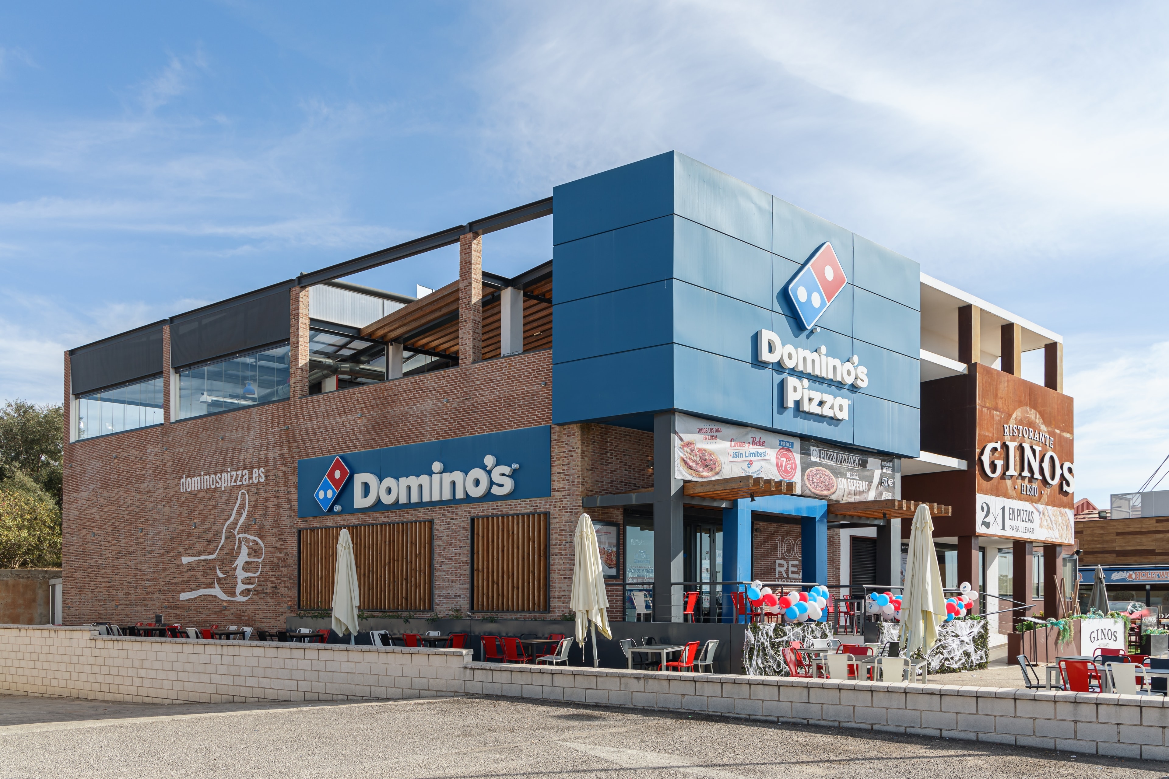 Domino's pizza box with ARCNetUSA augmented reality preparedness messaging — Business Heroes example